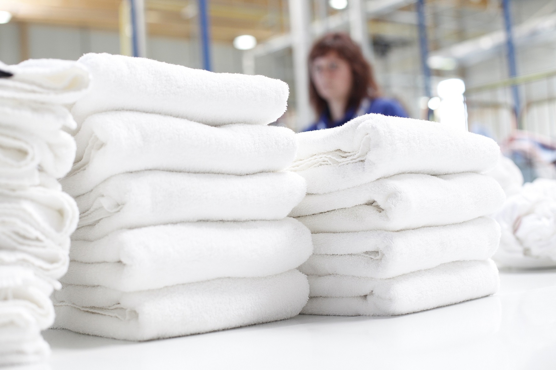 Gewerbliche Wäschereien, die das RAL-Gütezeichen 992 für sachgemäße Wäschepflege führen dürfen, erfüllen höchste Qualitäts- und Hygieneanforderungen.


Those commercial laundries entitled to use the RAL quality marking 992 for professional linen care meet the highest quality and hygiene standards.